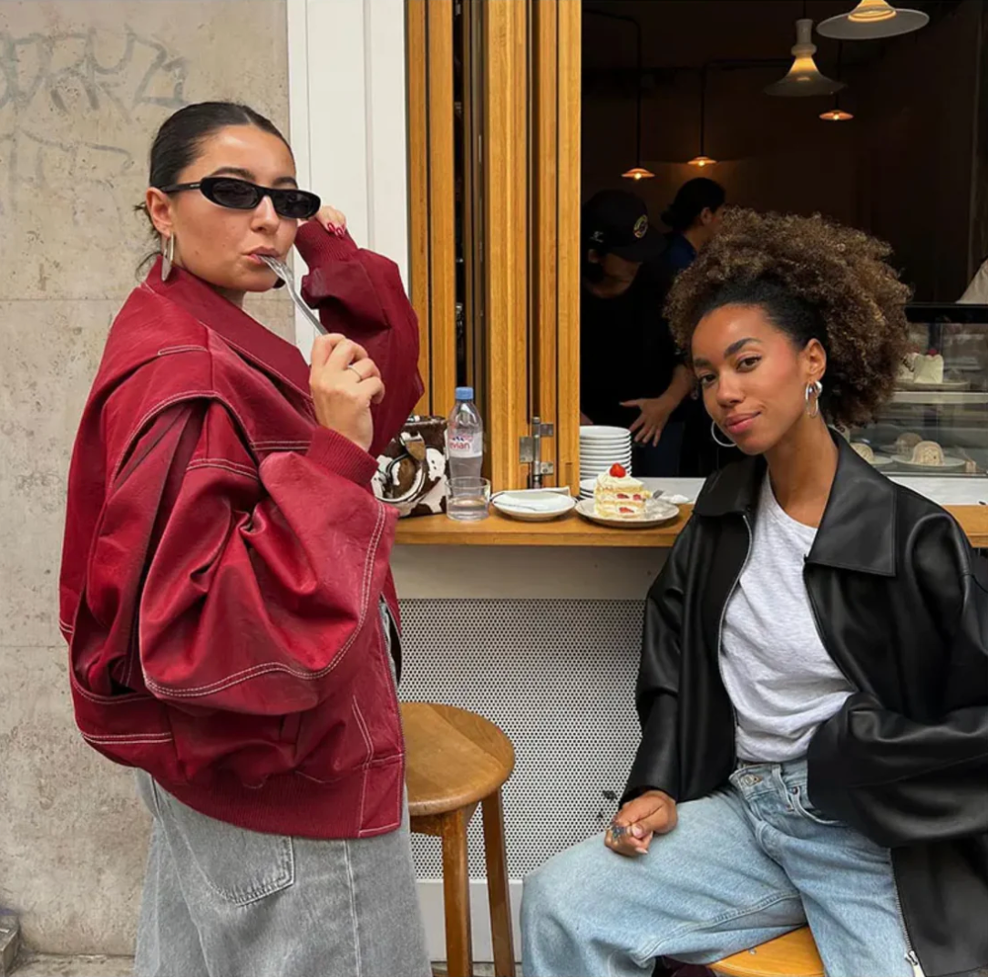Crimson Chic Kunstleder Jacke - Stilvolle Oversized Jacke für einen auffälligen Look in Rot
