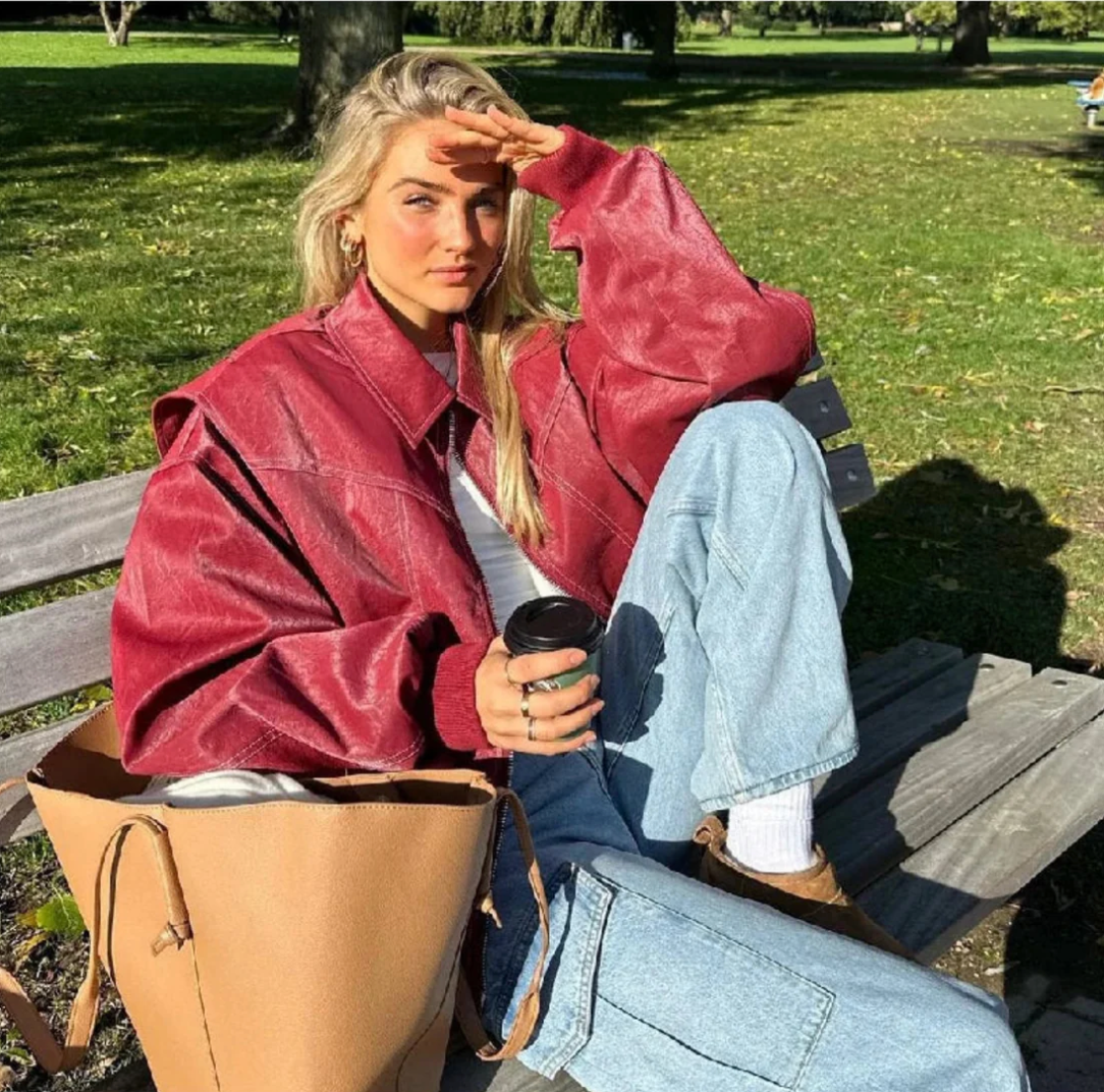 Crimson Chic Kunstleder Jacke - Stilvolle Oversized Jacke für einen auffälligen Look in Rot