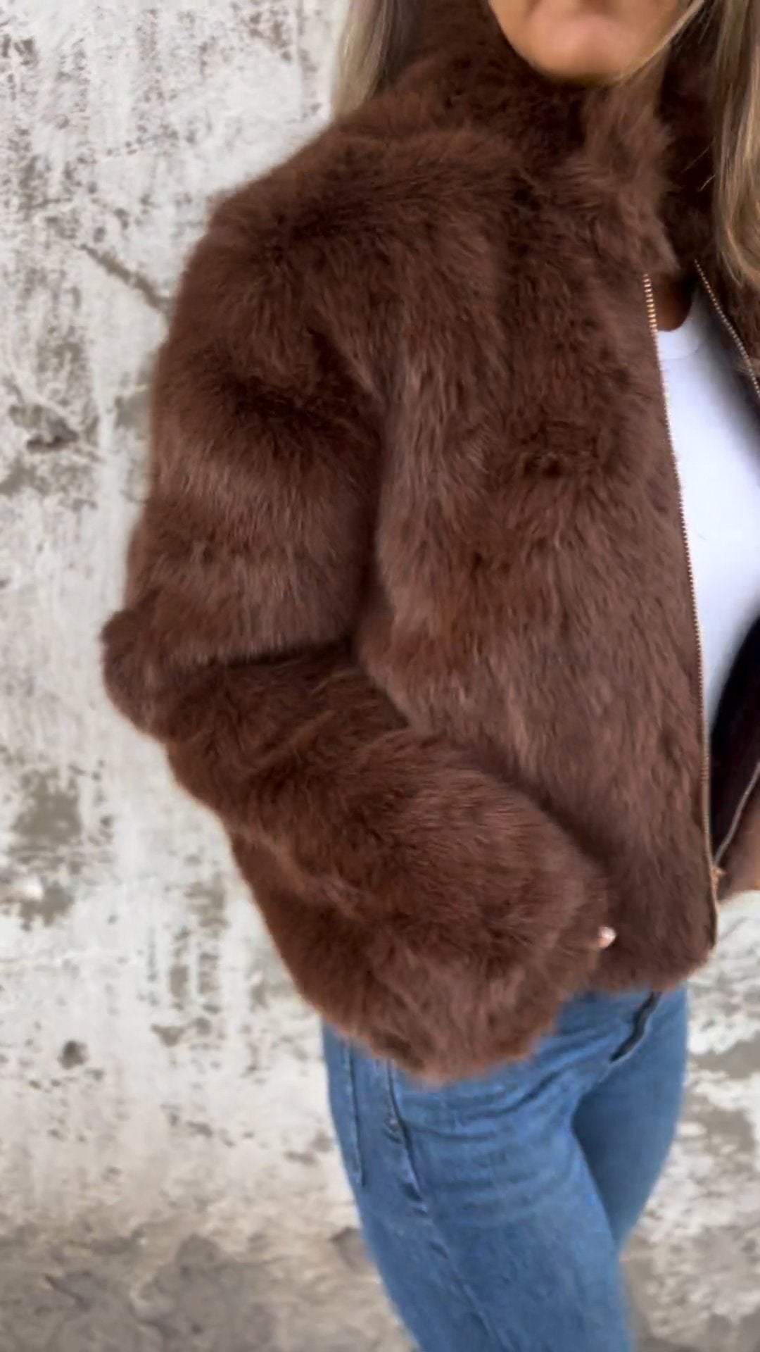 Damen Faux-Fur Jacke mit Reißverschluss - Weicher Kunstpelz für stilvolle Wintertage